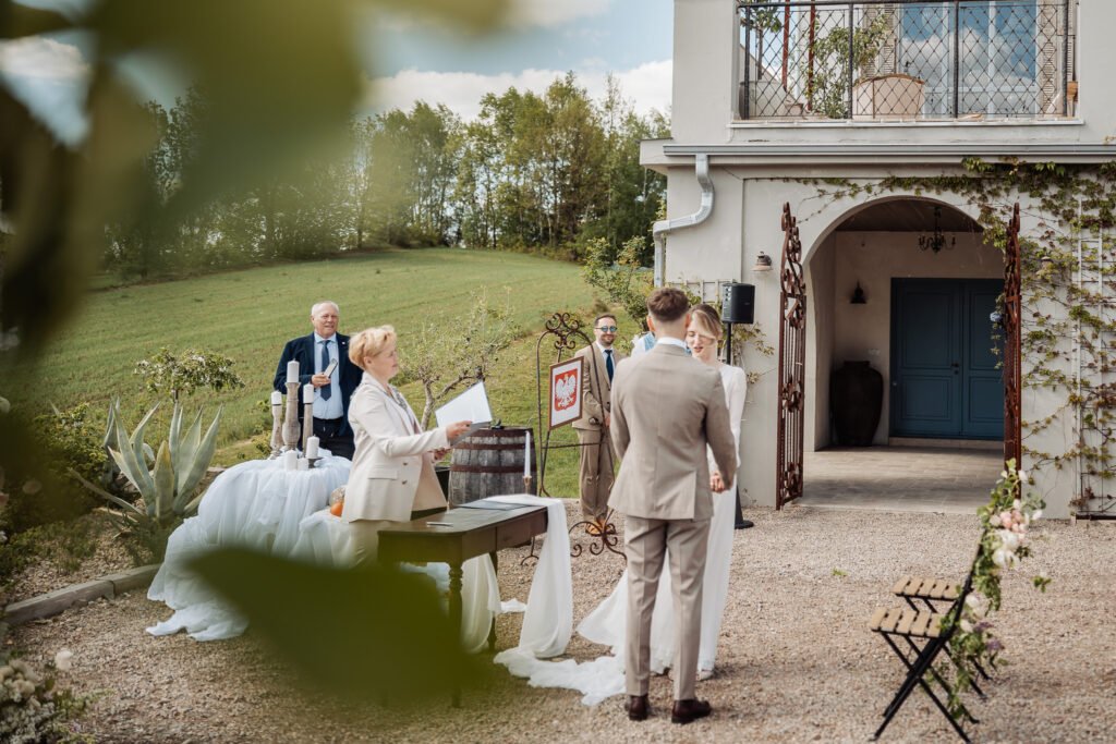 Ślub cywilny w plenerze w Villa Love