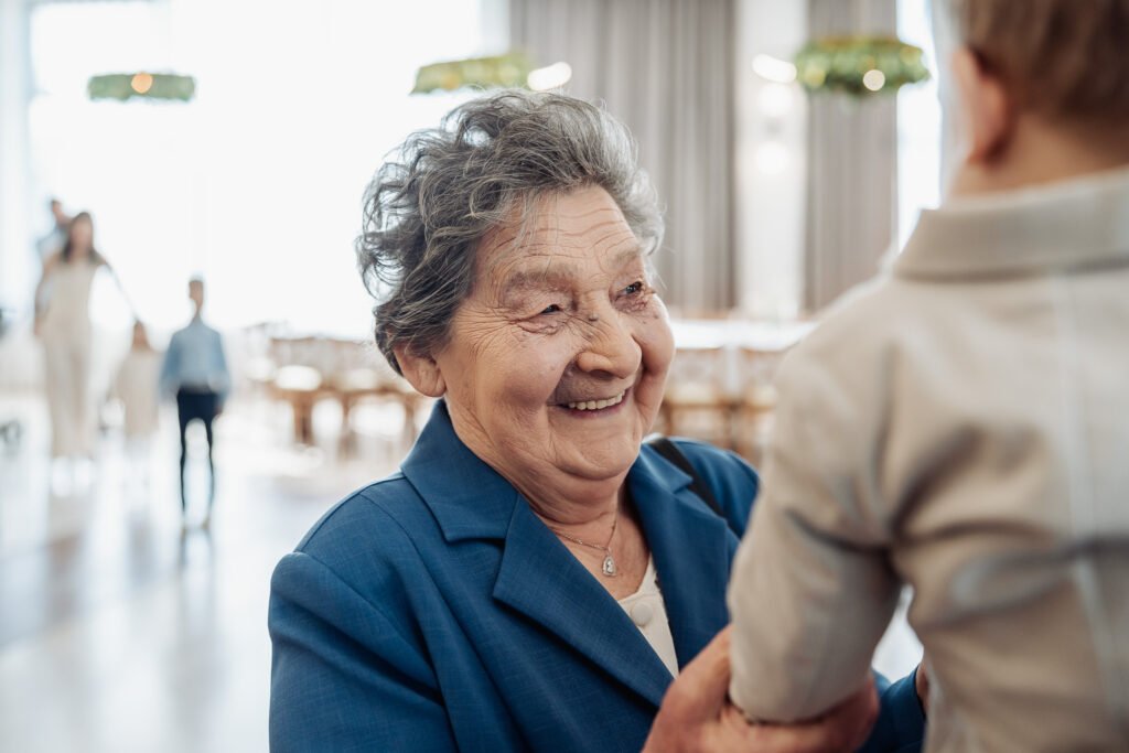 Rodzinne emocje podczas przyjęcia z okazji chrztu